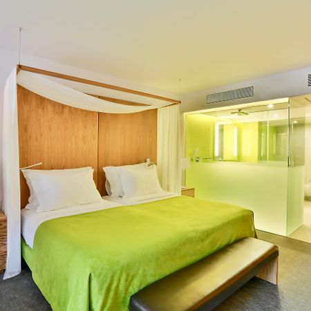 Epic Sana Algarve Hotel Albufeira Dış mekan fotoğraf A room at the hotel