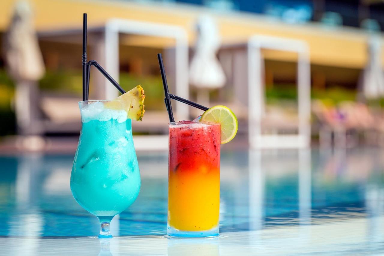 Epic Sana Algarve Hotel Albufeira Dış mekan fotoğraf Two cocktails