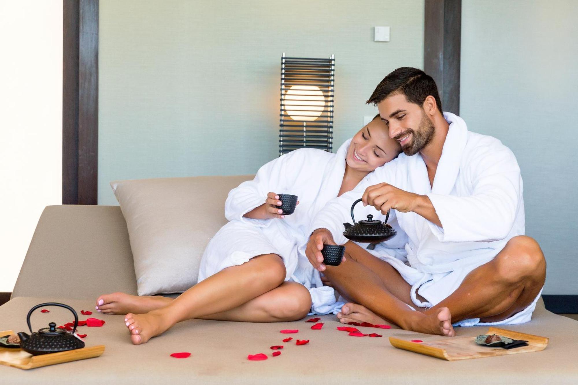 Epic Sana Algarve Hotel Albufeira Dış mekan fotoğraf A couple wearing bathrobes
