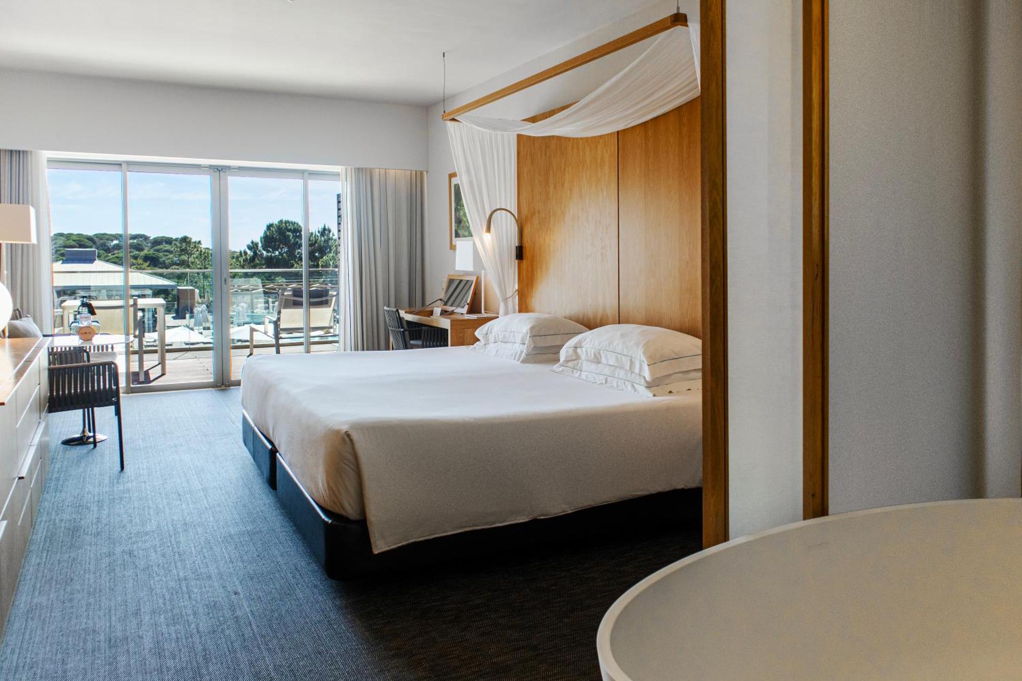 Epic Sana Algarve Hotel Albufeira Oda fotoğraf A room at the hotel