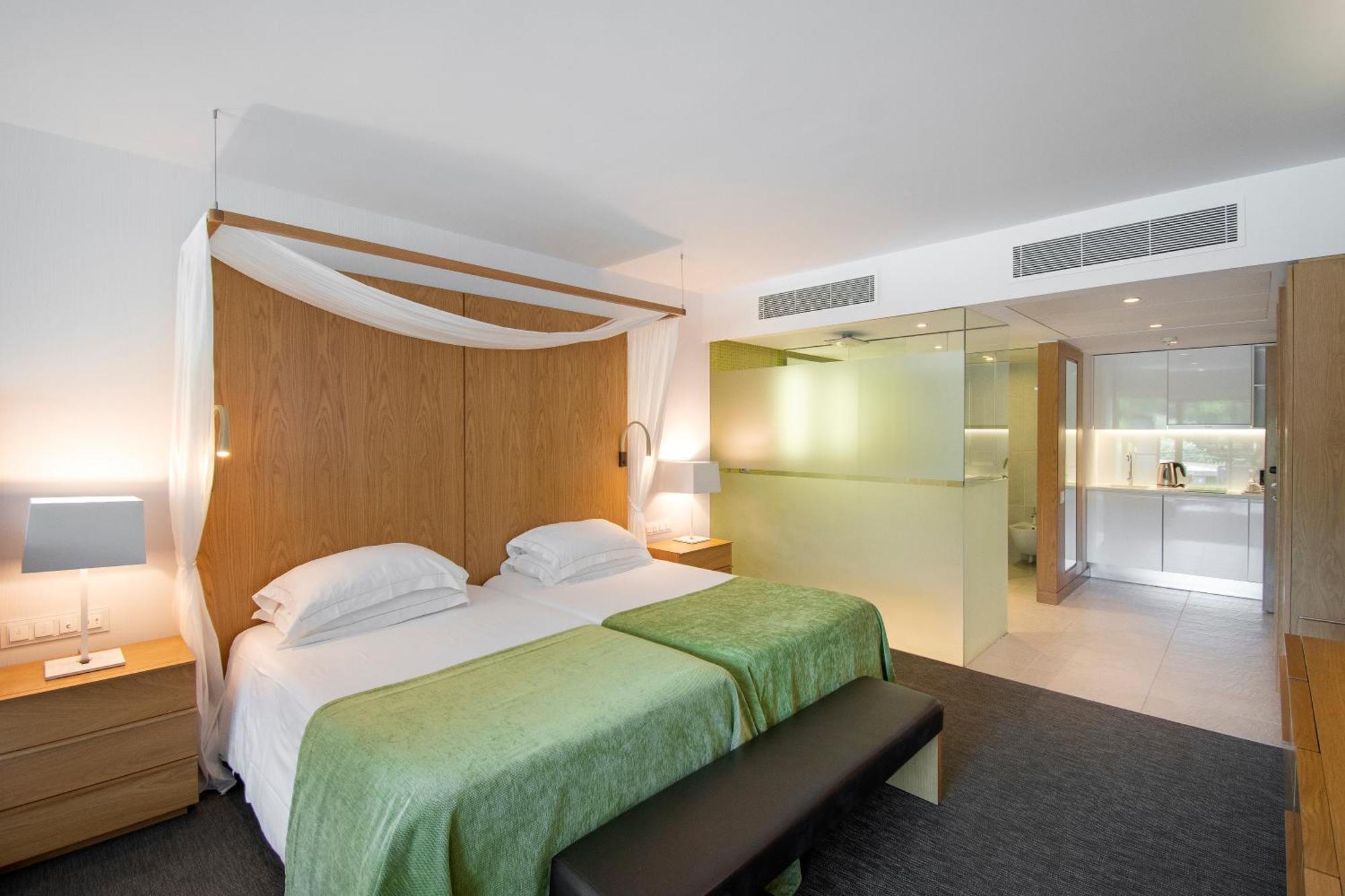Epic Sana Algarve Hotel Albufeira Oda fotoğraf A room at the hotel